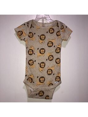 𝅺NWOT Gerber onesie Size 6-9 months